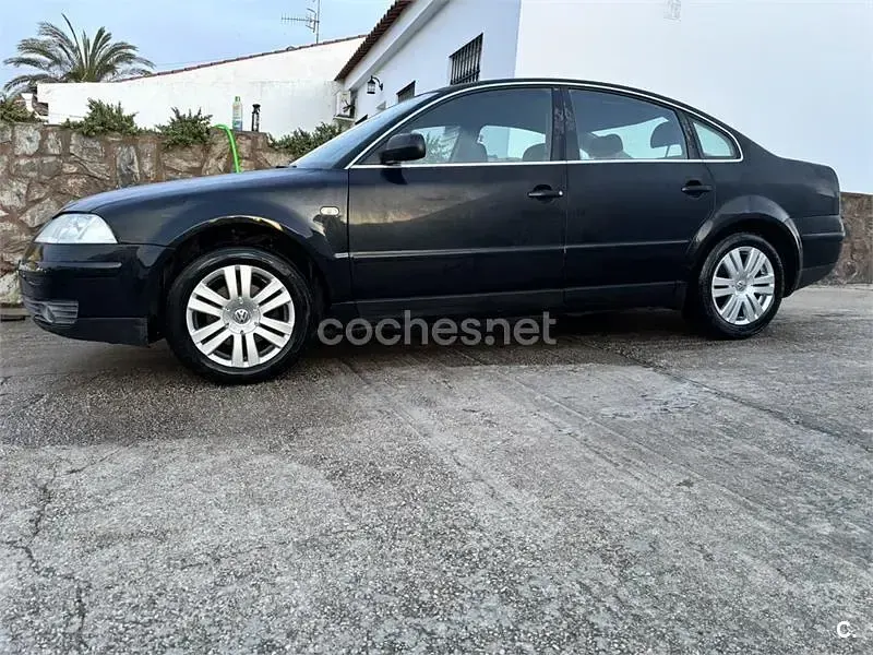 Begagnad VW Passat Trendline 130 HK (95 kW) 2001 Svart Sedan