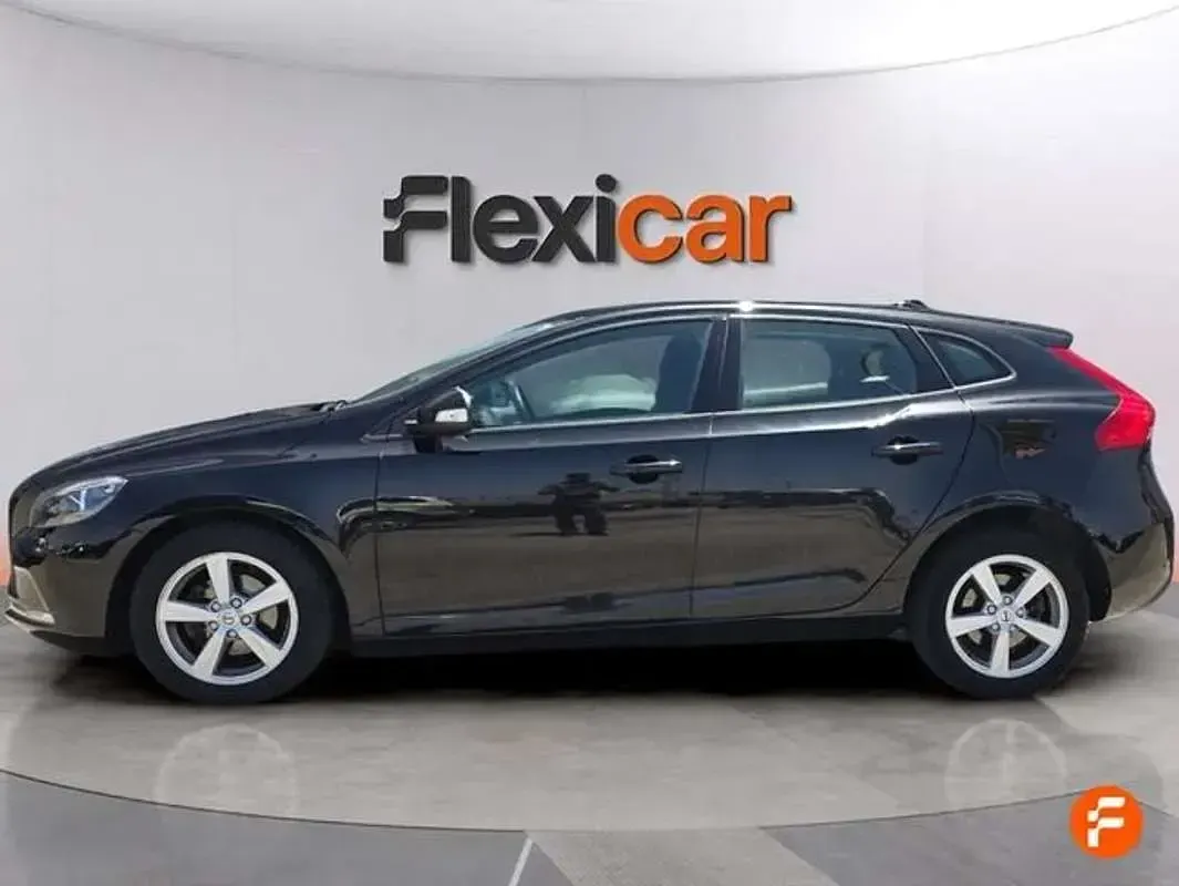 Usado Volvo V40 Inscription 120 CV (88 kW) 2018 Negro Utilitario