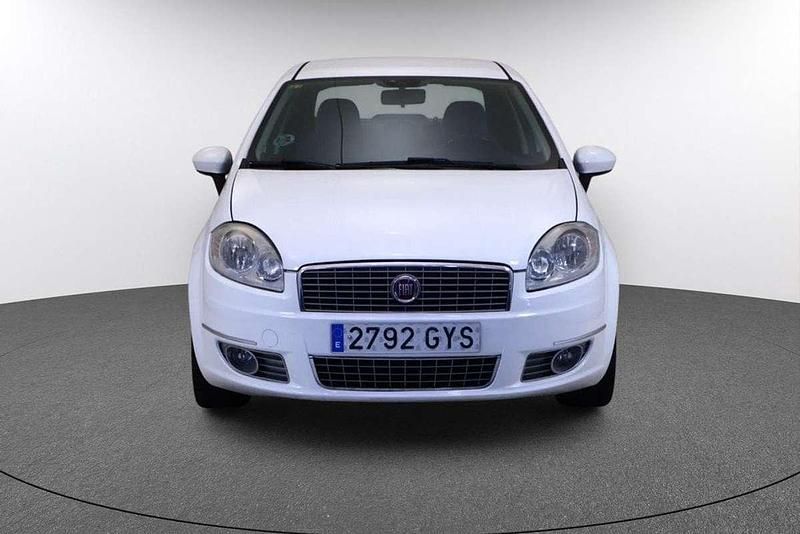 Usado Fiat Linea Emotion 105 CV (77 kW) 2010 Blanco Berlina