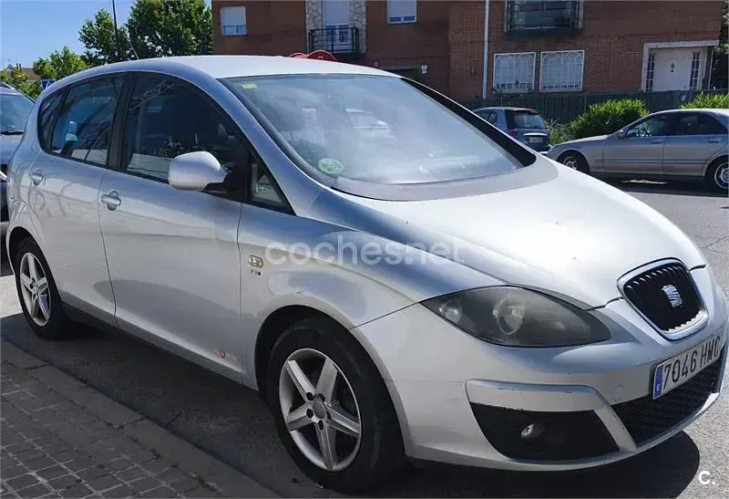 Usado Seat Altea Style 105 CV (77 kW) 2012 Gris / plata Monovolumen