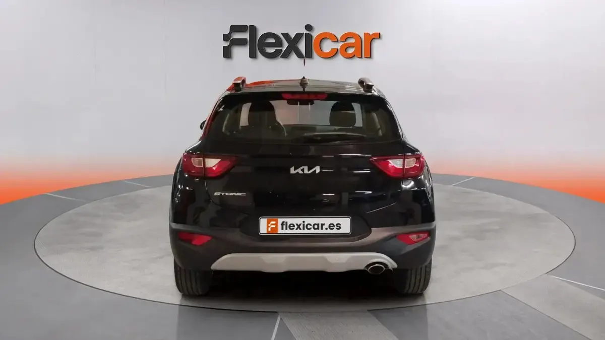 Usado Kia Stonic 101 CV (74 kW) 2022 Negro SUV