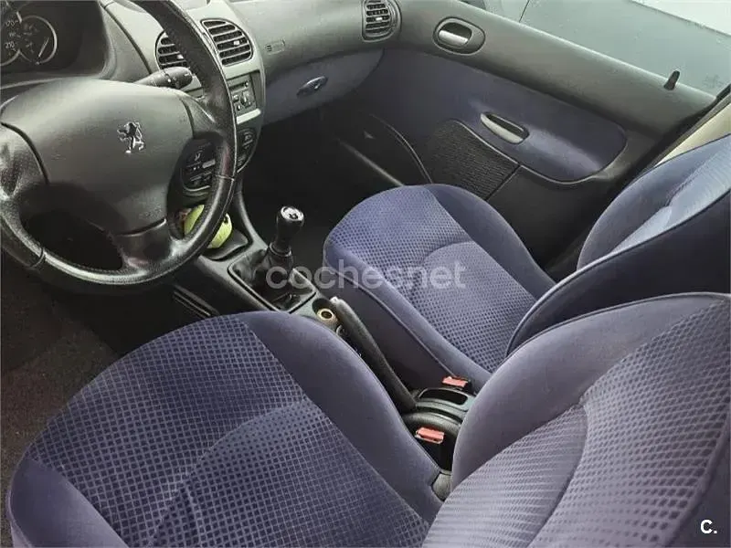 Usado Peugeot 206 90 CV (66 kW) 2005 Azul Berlina