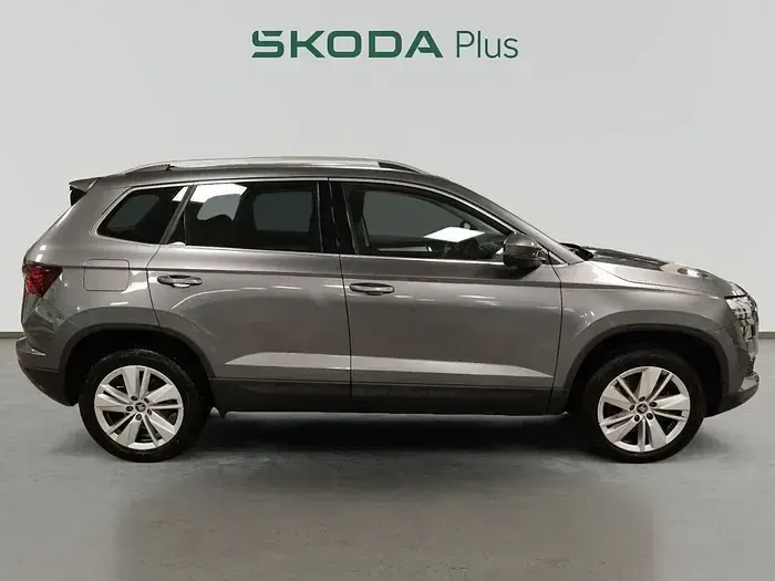 Usado Skoda Karoq Selection 150 CV (110 kW) 2025 Gris SUV