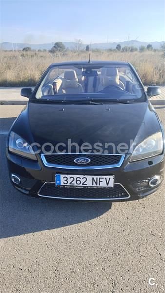 Usado Ford Focus Cabriolet Trend 136 CV (100 kW) 2007 Negro Descapotable