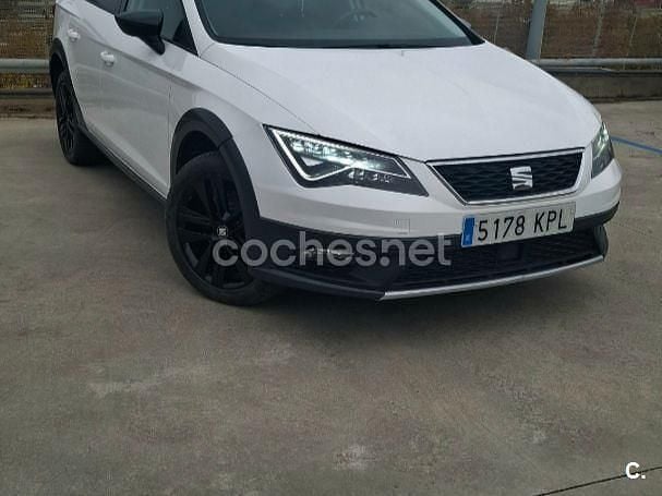 Usado Seat Leon 4Drive 184 CV (135 kW) 2018 Blanco Familiar