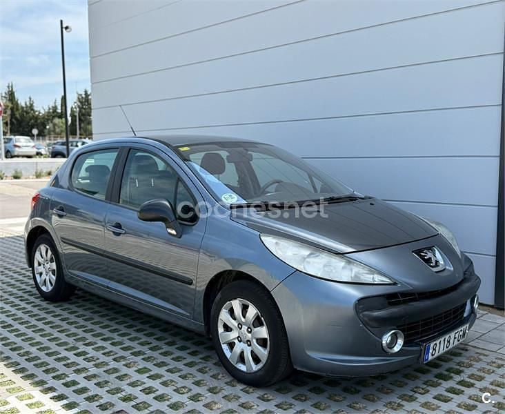 Gris / plata Usado 2006 Peugeot 207 Berlina | 3950 € (Precio justo) - Imagen 1/4