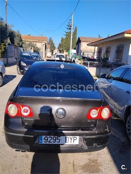 Usado VW Passat Advance 140 CV (102 kW) 2006 Negro Berlina