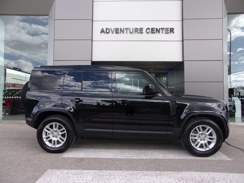 Negro Nuevo 2025 Land Rover Defender S SUV | 82.400 € - Imagen 1/4