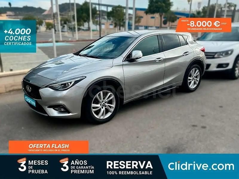 Usado Infiniti Q30 Premium 109 CV (80 kW) 2016 Gris / plata Berlina