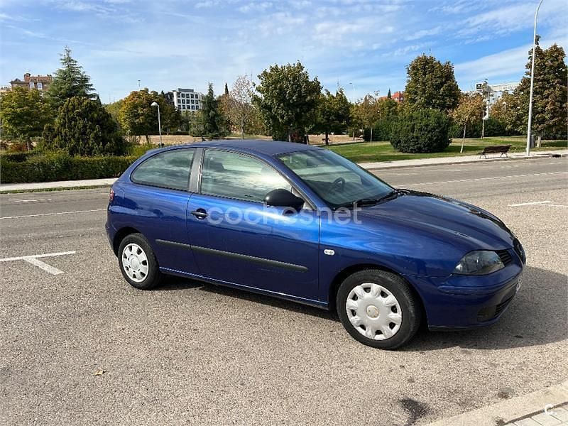 Usado Seat Ibiza Stella 64 CV (47 kW) 2002 Azul Berlina
