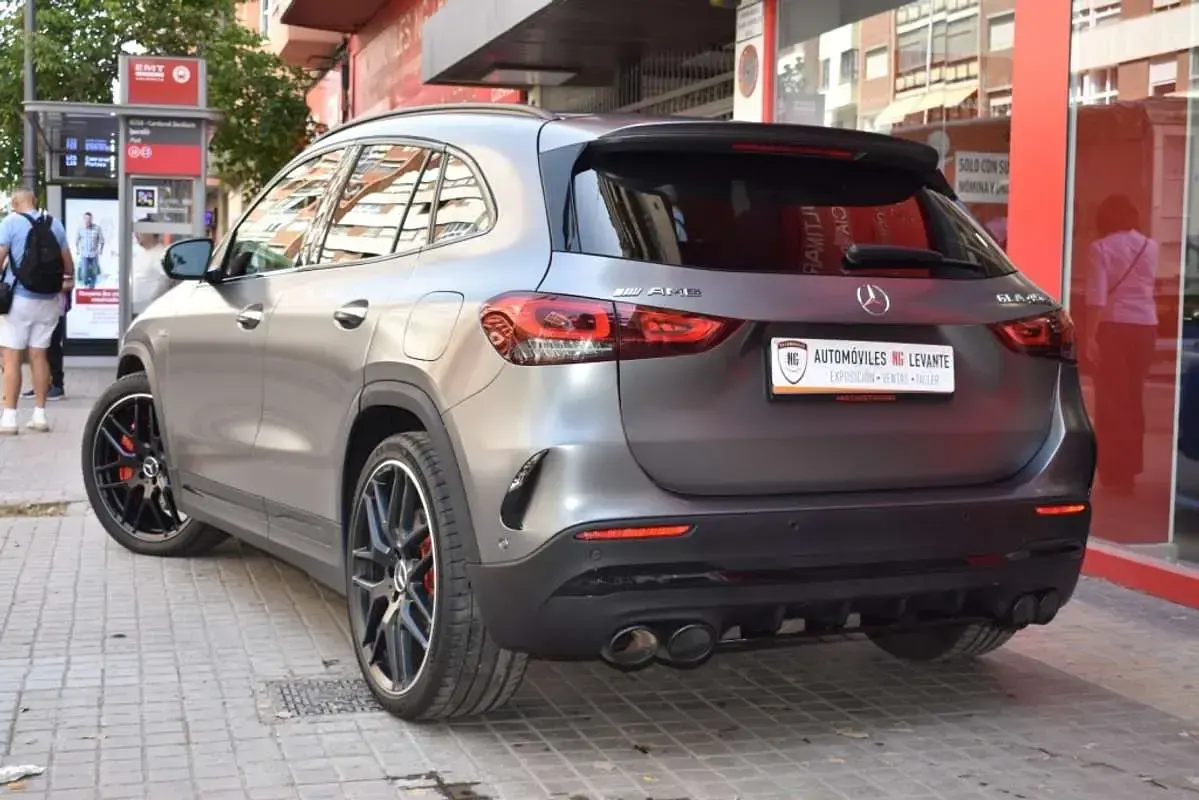 Usado Mercedes GLA45 AMG AMG 421 CV (309 kW) 2021 Gris SUV