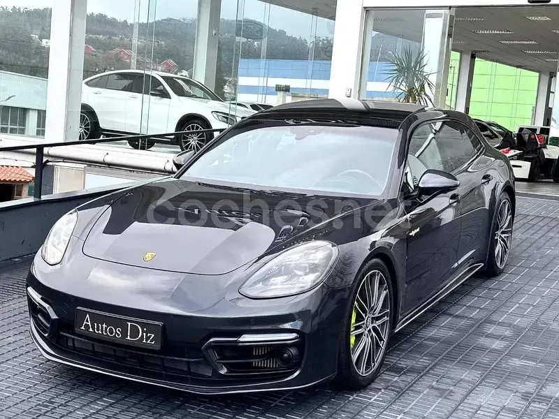 Usado Porsche Panamera Sport Turismo 560 CV (411 kW) 2021 Gris / plata Familiar