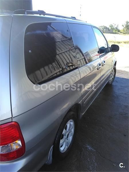 Gris / plata Usado 2005 Kia Carnival EX Monovolumen | 3500 € (Precio justo) - Imagen 1/4