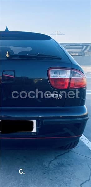 Usado Seat Leon Stella 110 CV (80 kW) 2003 Negro Utilitario