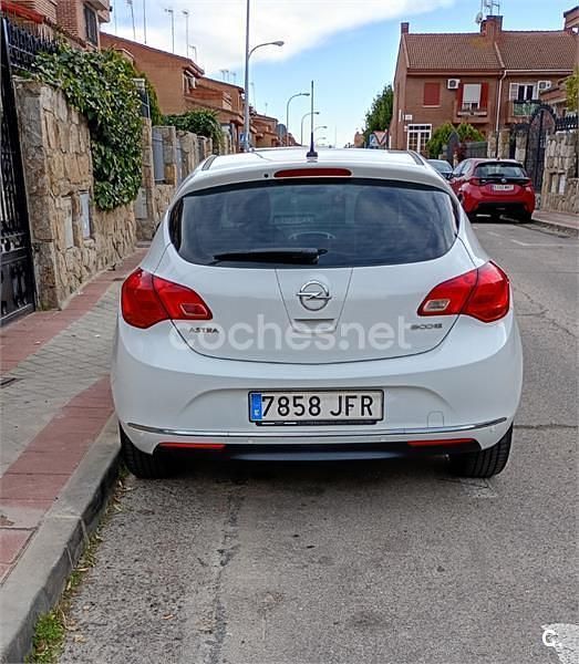 Usado Opel Astra Business 140 CV (102 kW) 2015 Blanco Berlina