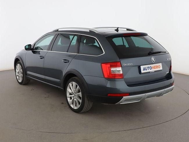 Usado Skoda Octavia Scout 4x4 151 CV (111 kW) 2019 Gris Familiar