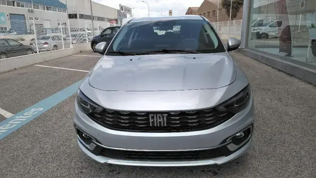 Usado Fiat Tipo Life 130 CV (95 kW) 2022 Gris claro Utilitario