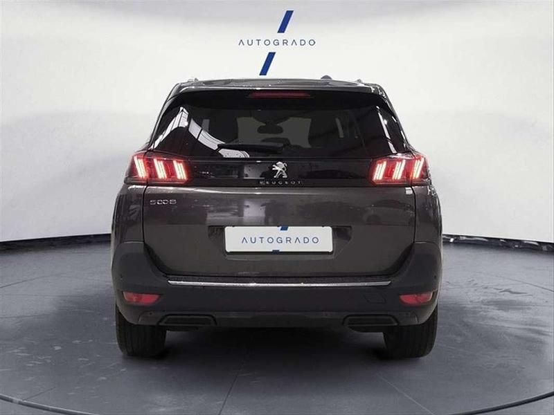Usado Peugeot 5008 Allure 130 CV (95 kW) 2021 Gris SUV