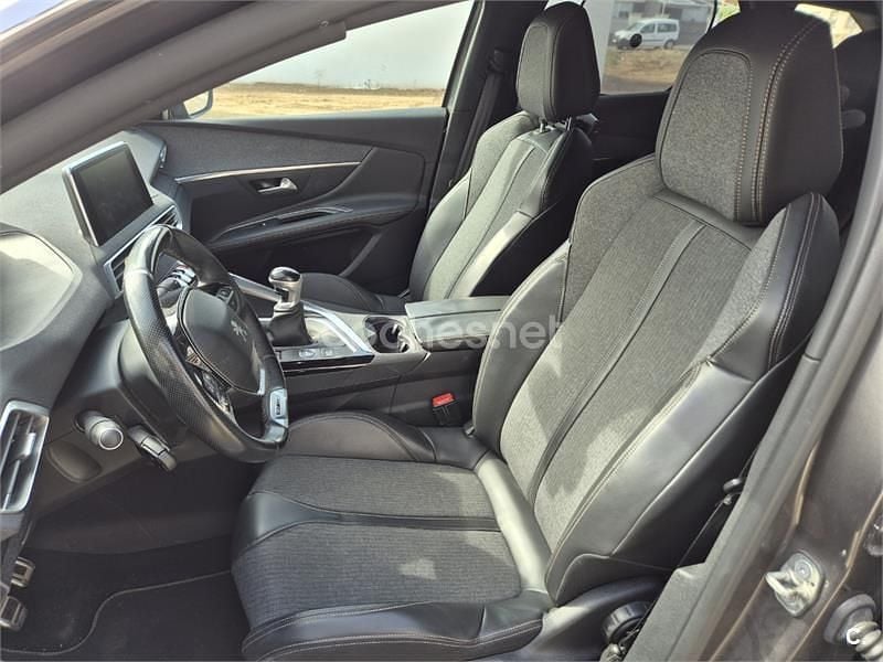 Usado Peugeot 3008 GT-line 130 CV (95 kW) 2018 Gris / plata SUV