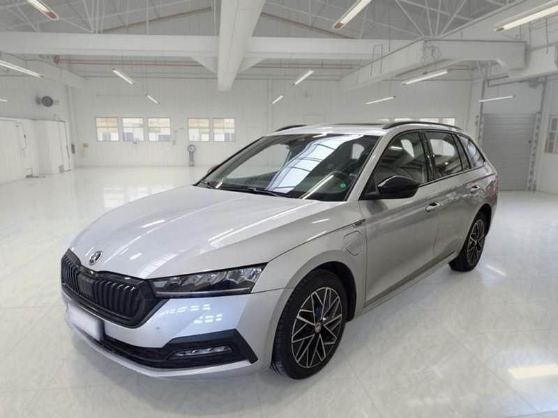 Usado Skoda Octavia 204 CV (150 kW) 2022 Gris Familiar