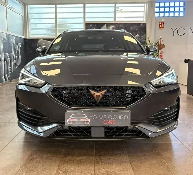 Usado Cupra Leon 190 CV (139 kW) 2023 Gris / plata Familiar