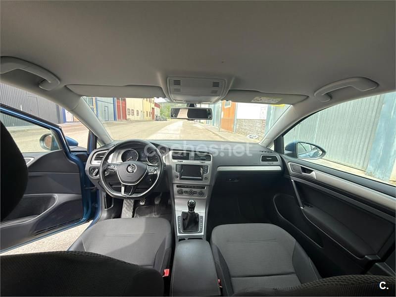 Usado VW Golf VII 110 CV (80 kW) 2015 Azul Familiar