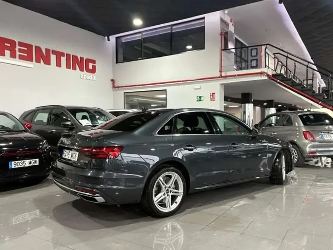 Usado Audi A4 Advanced Plus 163 CV (119 kW) 2023 Gris Berlina