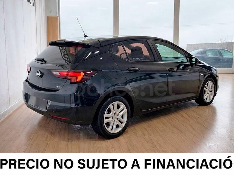 Usado Opel Astra Selective 110 CV (80 kW) 2016 Negro Berlina