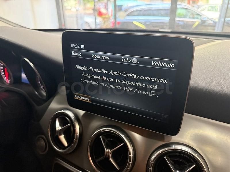 Usado Mercedes CLA200 136 CV (100 kW) 2017 Gris / plata Berlina
