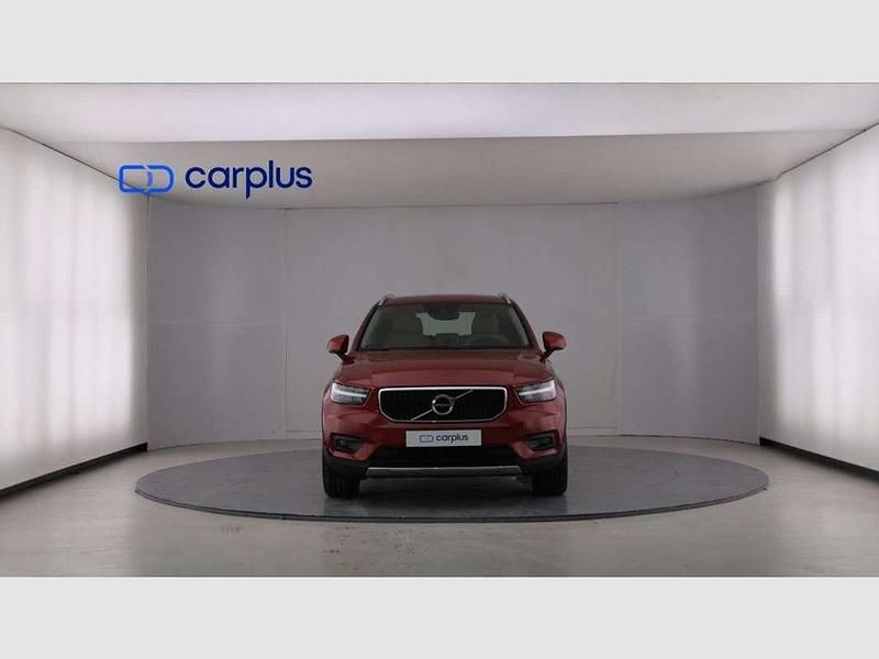 Usado Volvo XC40 Momentum 197 CV (144 kW) 2020 Rojo SUV