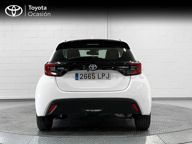 Usado Toyota Yaris Hybrid Active 116 CV (85 kW) 2021 Blanco Berlina