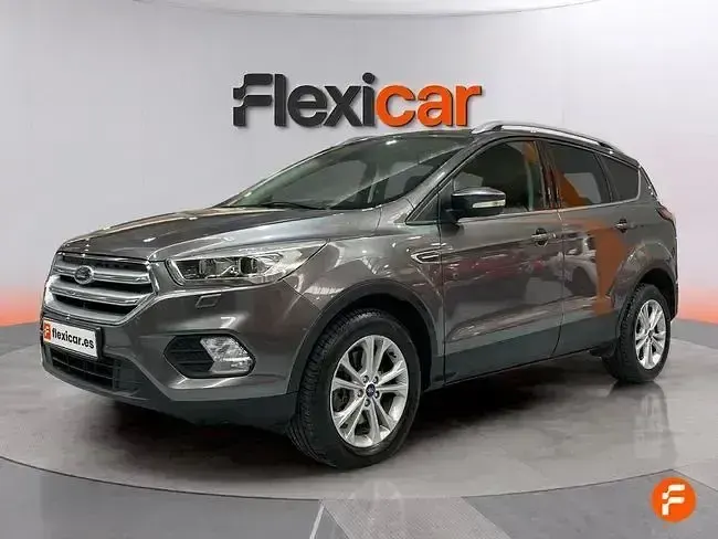 Usado Ford Kuga Trend+ 150 CV (110 kW) 2018 Gris SUV