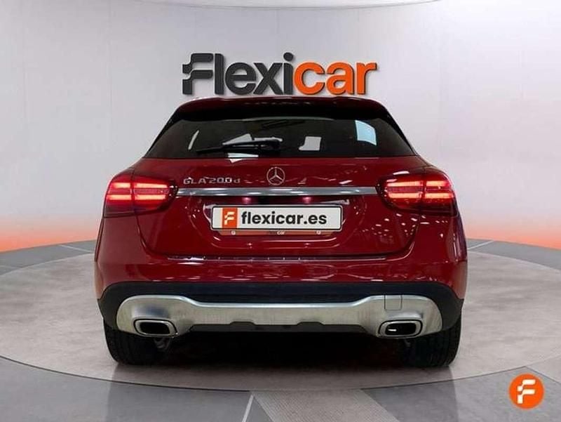Usado Mercedes GLA200 136 CV (100 kW) 2018 Rojo SUV