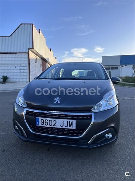 Usado Peugeot 208 Active 75 CV (55 kW) 2015 Gris / plata Utilitario
