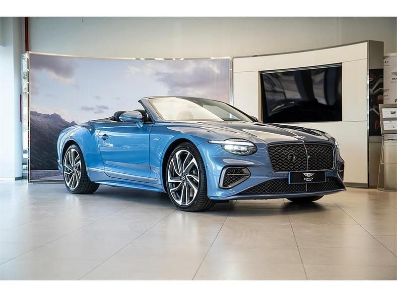 Azul Nuevo 2025 Bentley Continental Descapotable | 395.000 € - Imagen 1/4