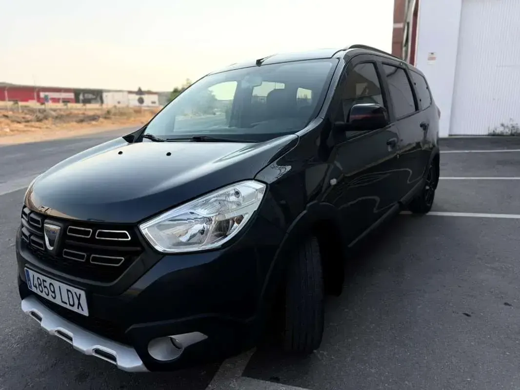 Usado Dacia Lodgy Comfort 116 CV (85 kW) 2020 Negro Monovolumen