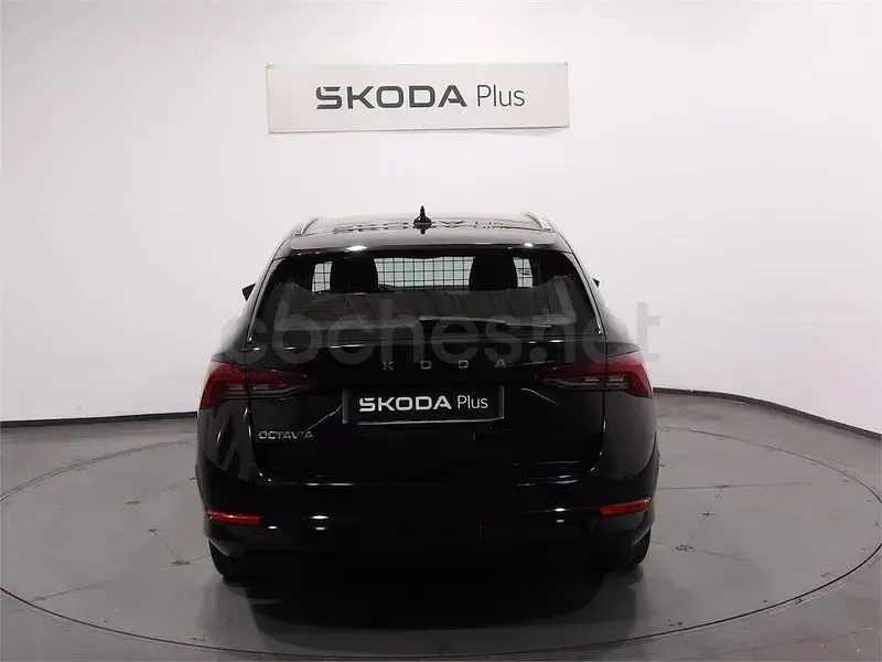 Usado Skoda Octavia Ambition 115 CV (84 kW) 2023 Negro Berlina