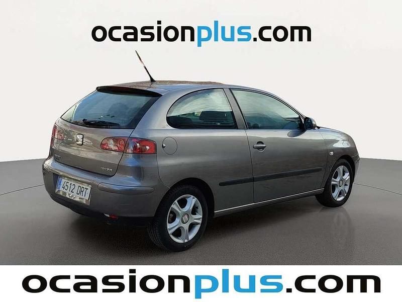 Usado Seat Ibiza 99 CV (72 kW) 2005 Gris Utilitario