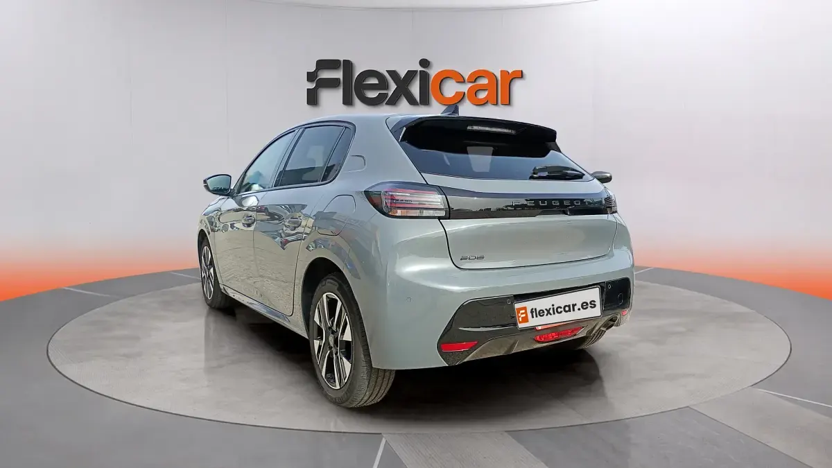 Usado Peugeot 208 Allure 101 CV (74 kW) 2025 Gris Utilitario