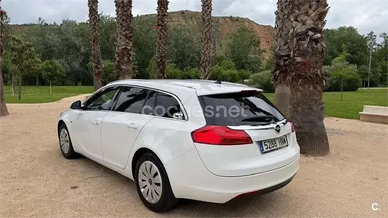 Używany Opel Insignia Excellence 130 KM (95 kW) 2014 Biały Kombi