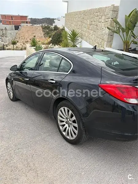 Usado Opel Insignia Cosmo 160 CV (117 kW) 2009 Negro Berlina