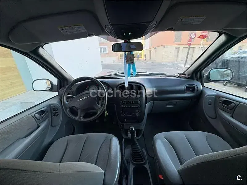 Usado Chrysler Voyager 147 CV (108 kW) 2007 Negro Monovolumen
