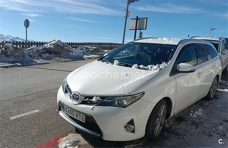 Blanco Usado 2013 Toyota Auris Hybrid Advance Familiar | 7500 € - Imagen 1/2