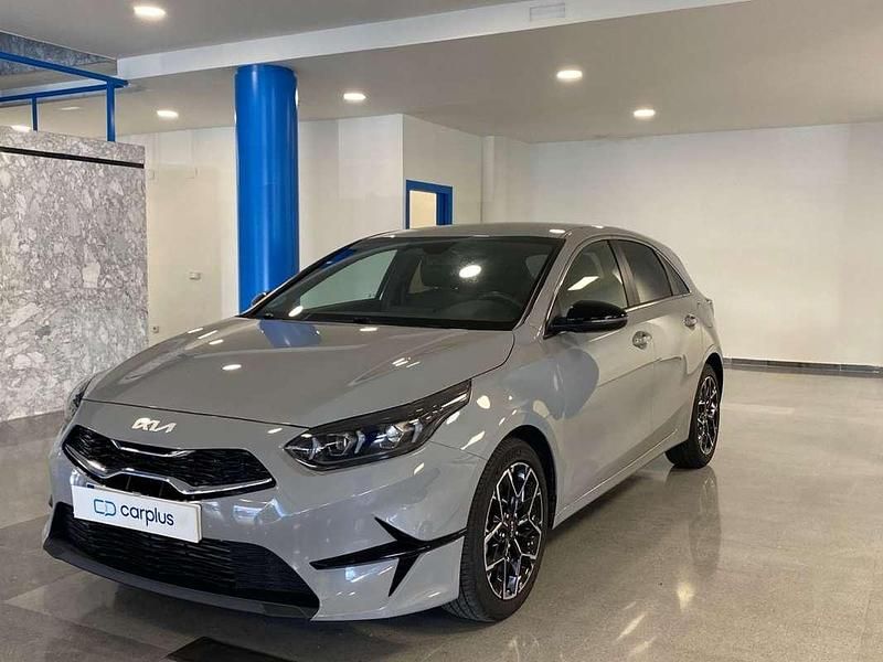 Gris Usado 2024 Kia Ceed Style Utilitario | 18.490 € (Precio justo) - Imagen 1/4