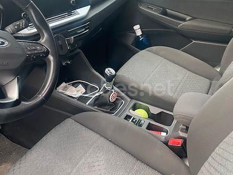 Usado Ford Tourneo Connect Titanium 122 CV (89 kW) 2023 Granate Monovolumen