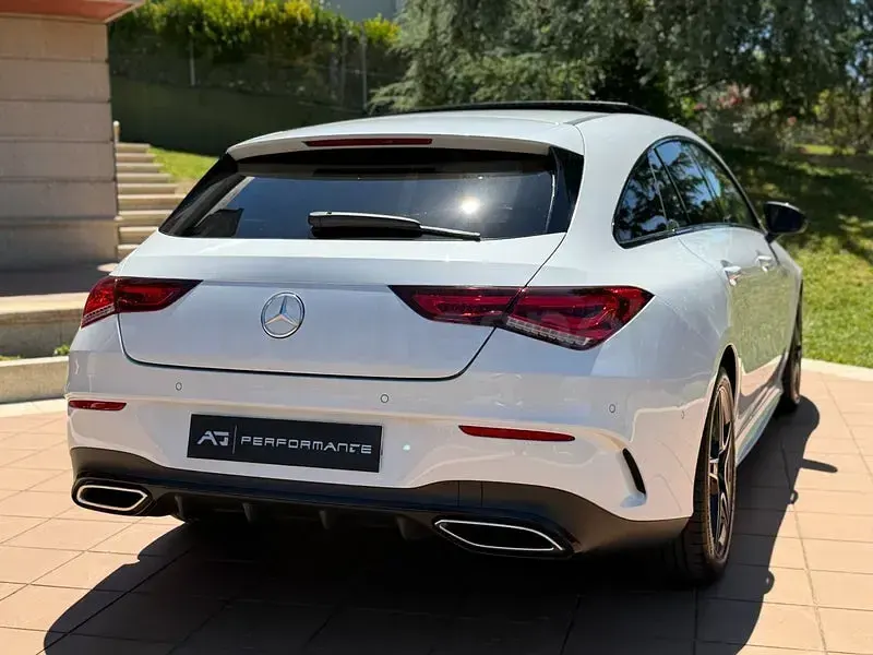 Usado Mercedes CLA220 Shooting Brake 190 CV (139 kW) 2021 Blanco Familiar