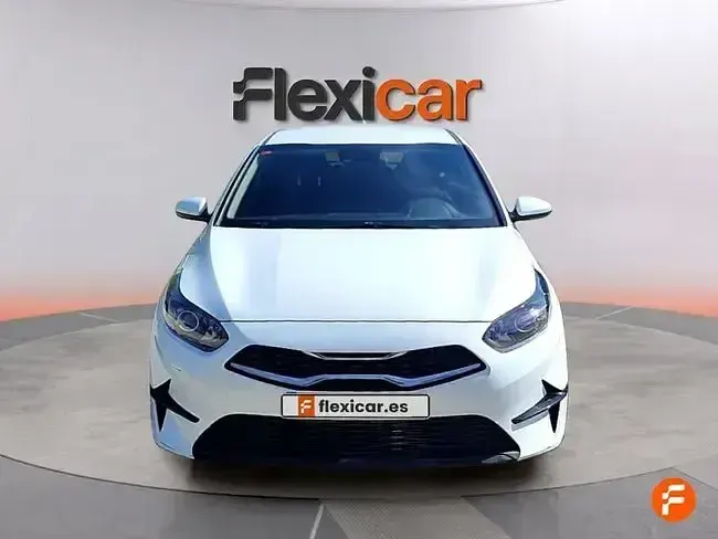 Usado Kia Ceed 100 CV (73 kW) 2021 Blanco Utilitario