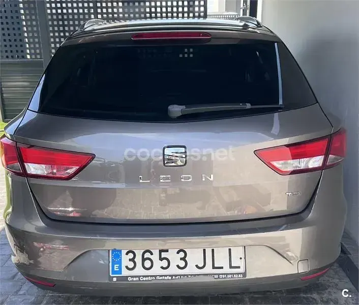 Usado Seat Leon ST CONNECT 110 CV (80 kW) 2016 Gris / plata Familiar