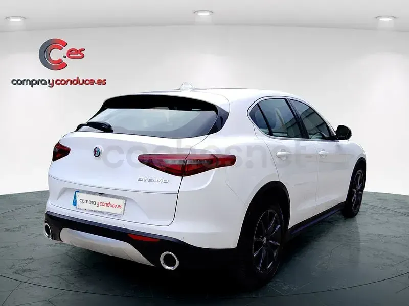 Usado Alfa Romeo Stelvio Super 180 CV (132 kW) 2017 Blanco SUV