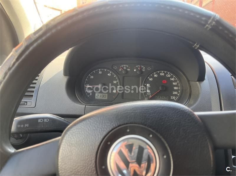 Usado VW Polo Highline 75 CV (55 kW) 2003 Gris / plata Berlina